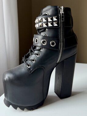 Charla Tedrick - Brat Boot